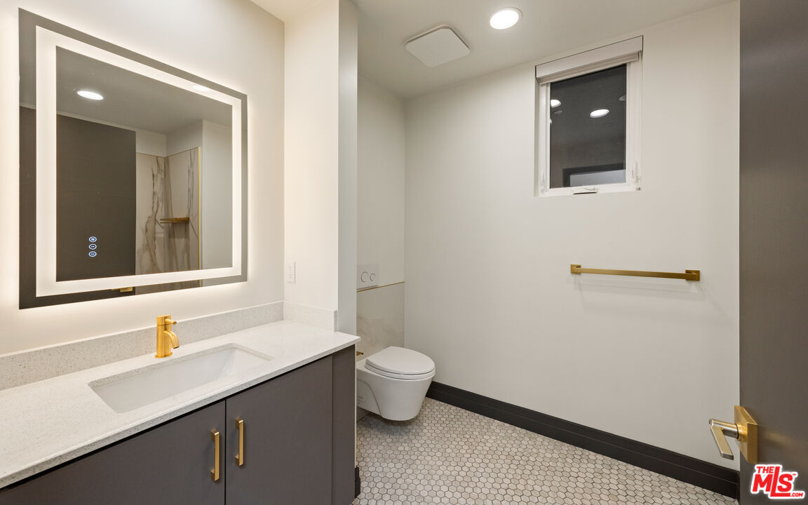 118 N Orlando Ave Unit: 101