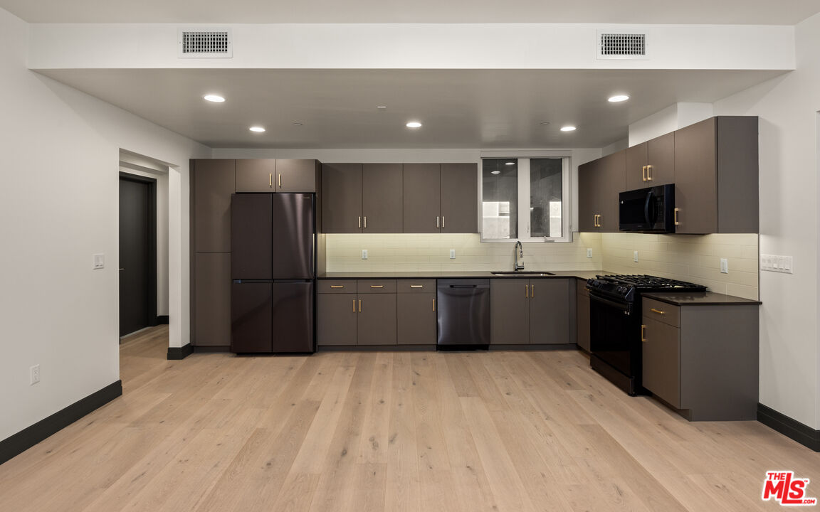 118 N Orlando Ave Unit: 101