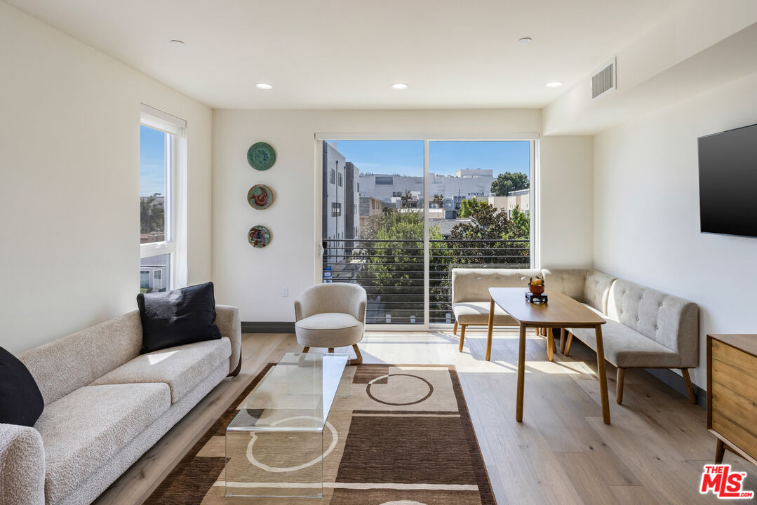 118 N Orlando Ave Unit: 303