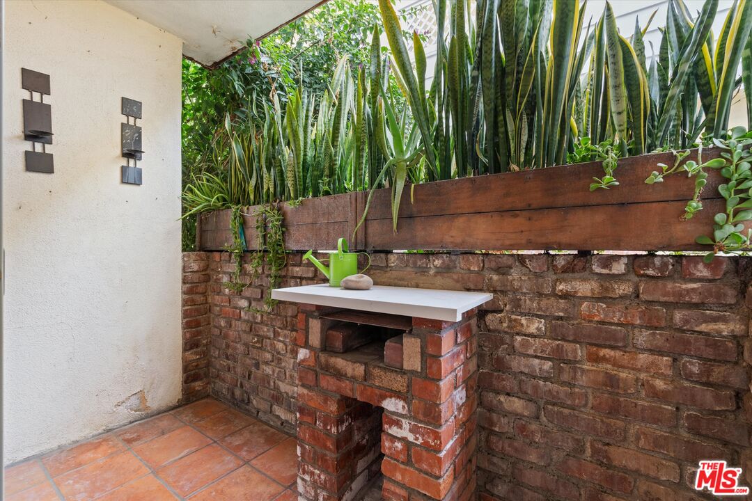 1327 Stanford St Unit: 3