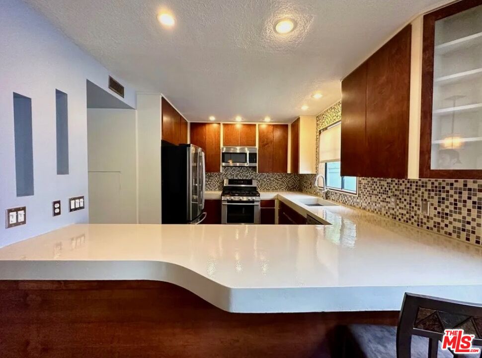 805 N West Knoll Dr Unit: 1