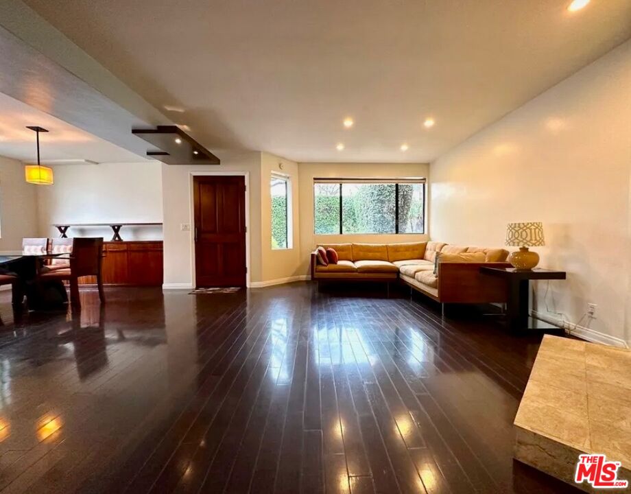 805 N West Knoll Dr Unit: 1