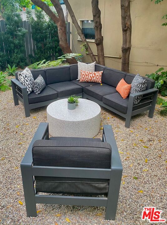 805 N West Knoll Dr Unit: 1