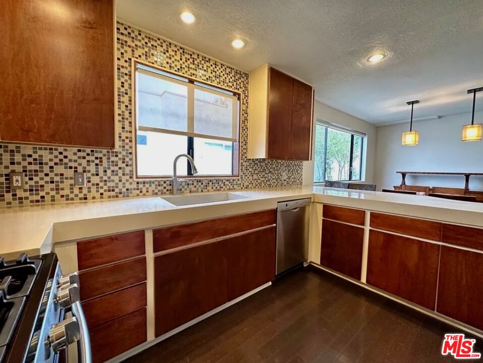 805 N West Knoll Dr Unit: 1