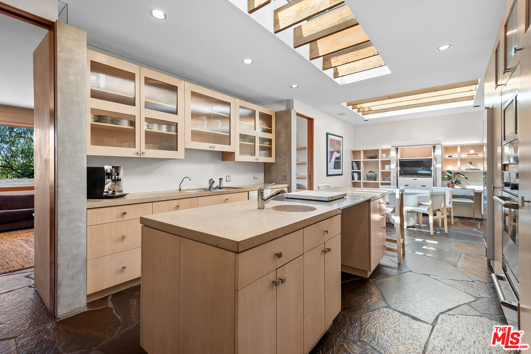 4305 Clear Valley Dr