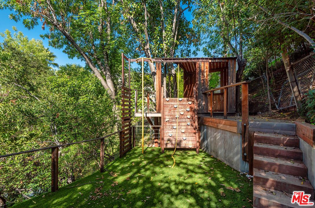 4305 Clear Valley Dr