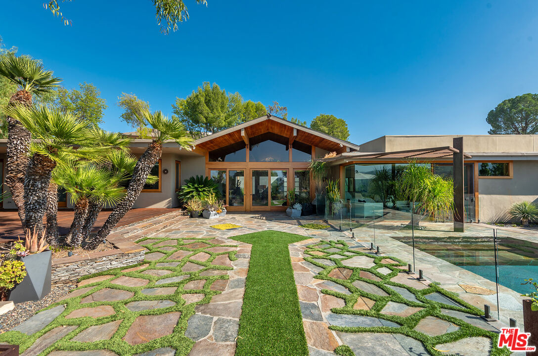 4305 Clear Valley Dr