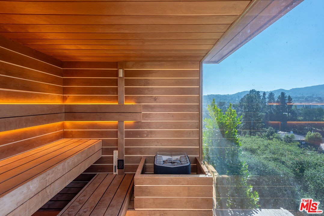 4305 Clear Valley Dr