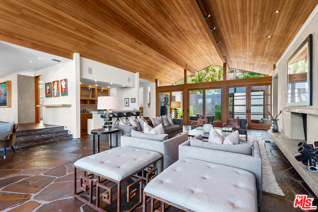 4305 Clear Valley Dr