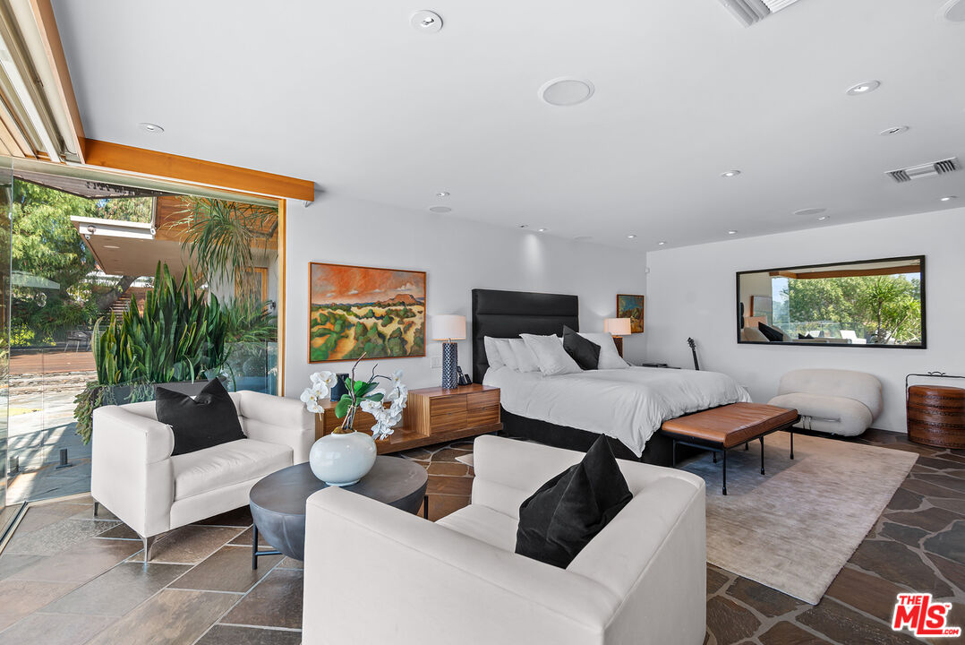 4305 Clear Valley Dr