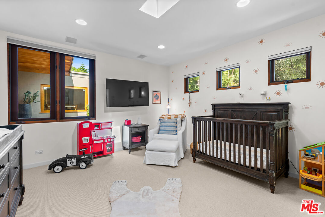 4305 Clear Valley Dr