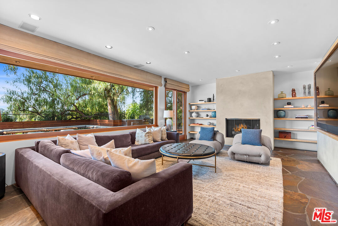 4305 Clear Valley Dr