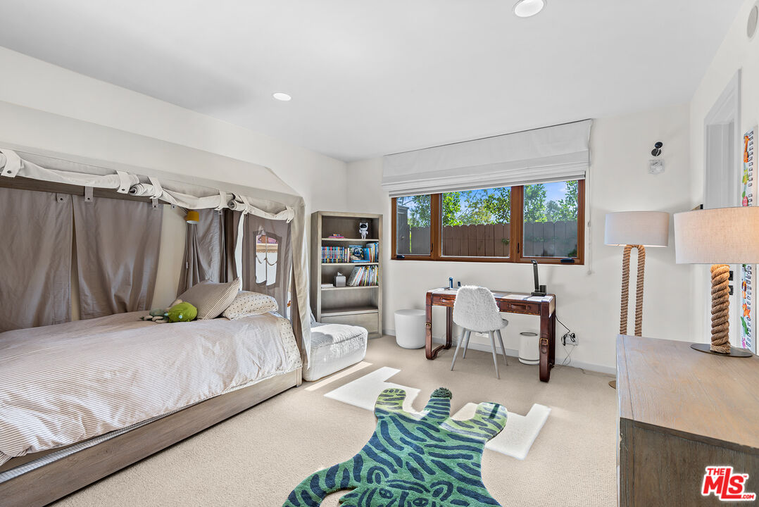 4305 Clear Valley Dr