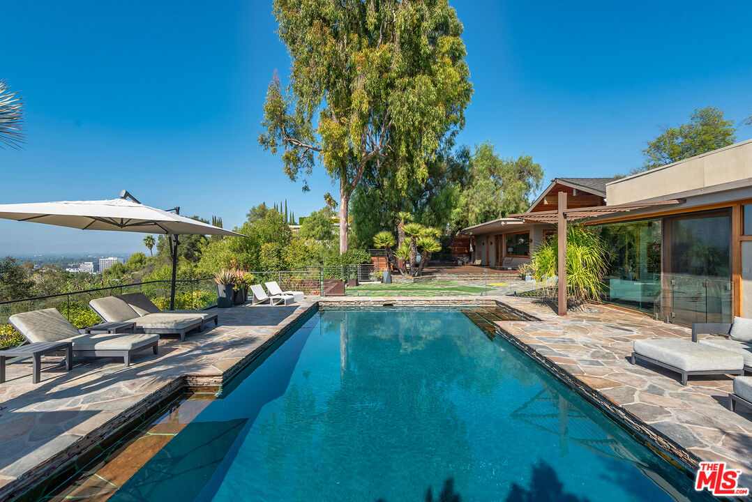 4305 Clear Valley Dr