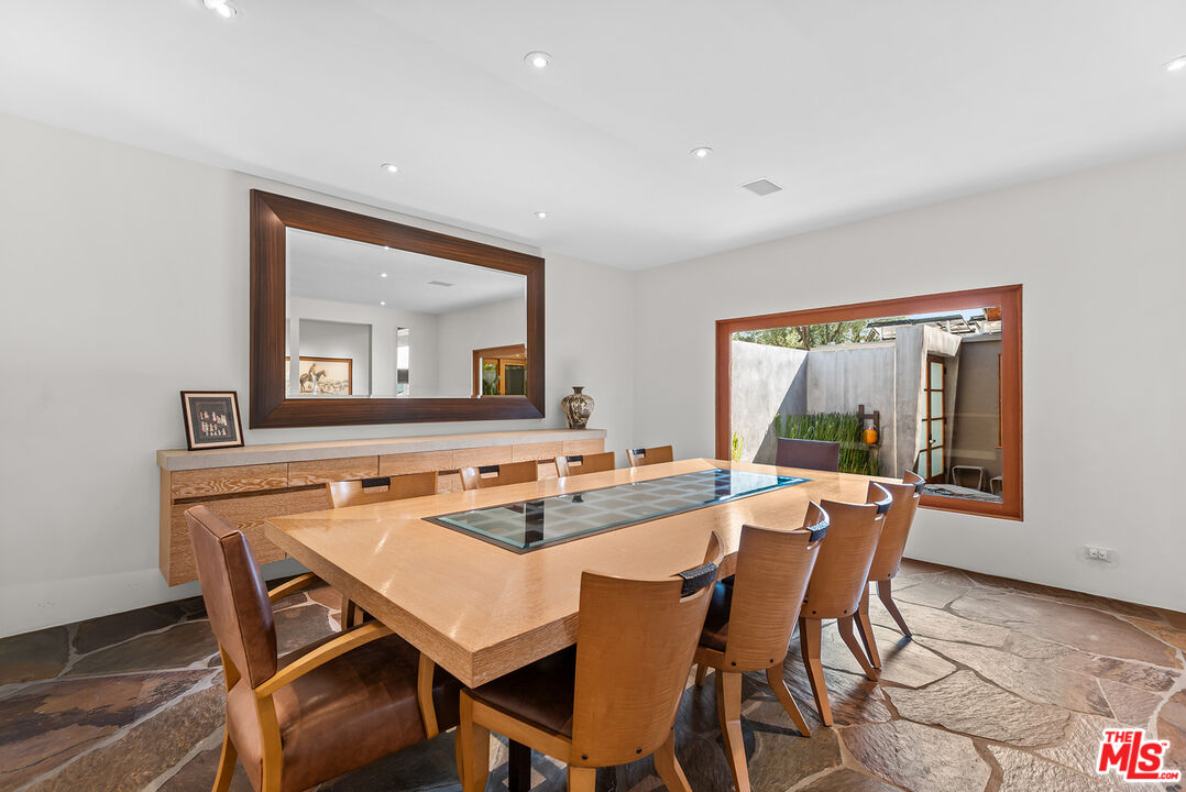 4305 Clear Valley Dr