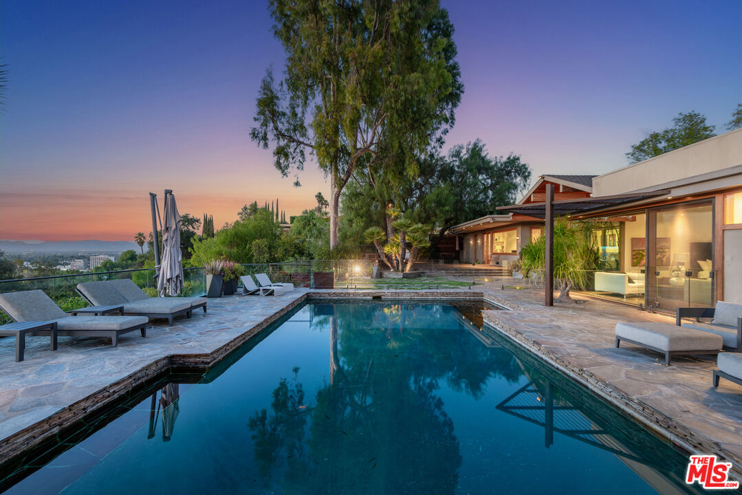 4305 Clear Valley Dr