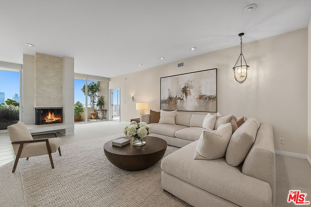 1333 S Beverly Glen Blvd Unit: 904