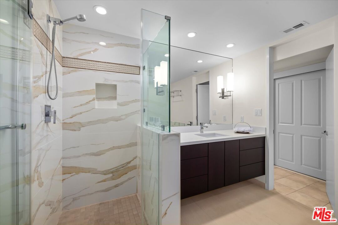 1333 S Beverly Glen Blvd Unit: 904