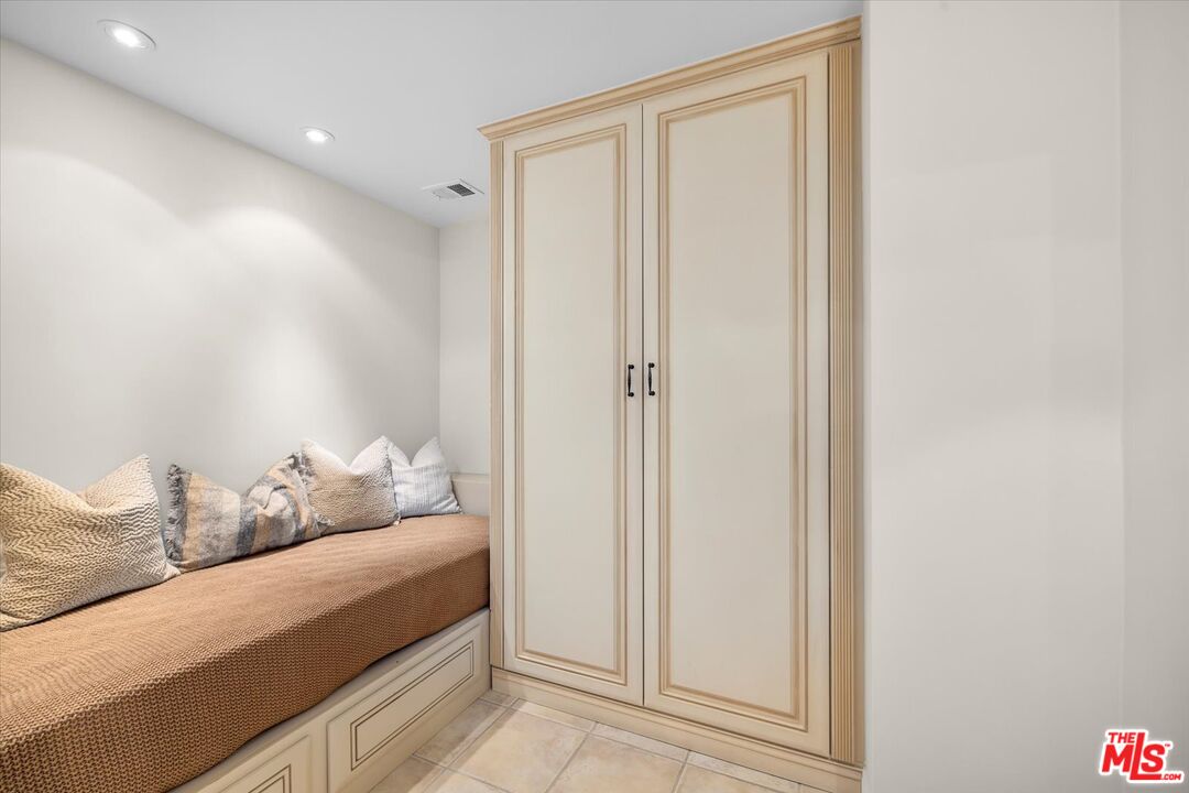 1333 S Beverly Glen Blvd Unit: 904