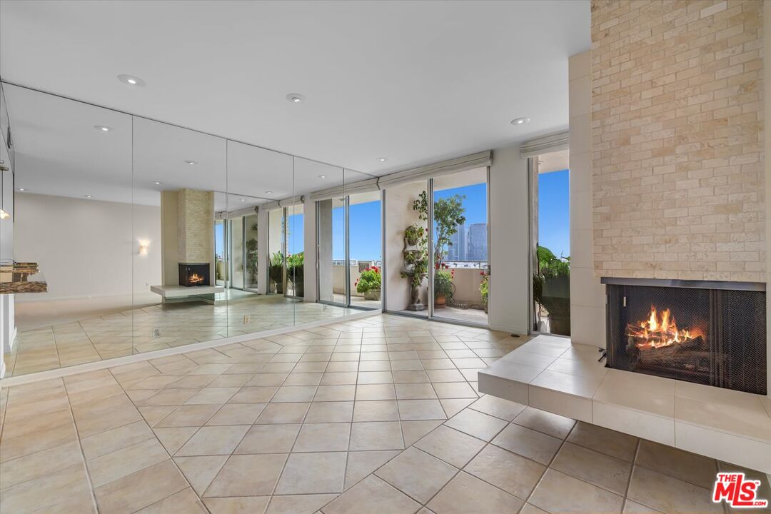 1333 S Beverly Glen Blvd Unit: 904