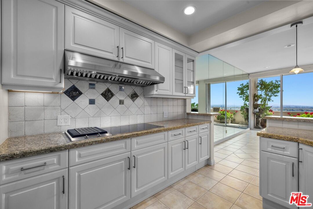 1333 S Beverly Glen Blvd Unit: 904