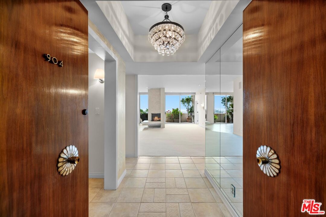 1333 S Beverly Glen Blvd Unit: 904