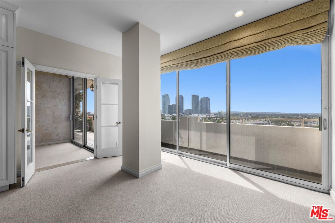 1333 S Beverly Glen Blvd Unit: 904