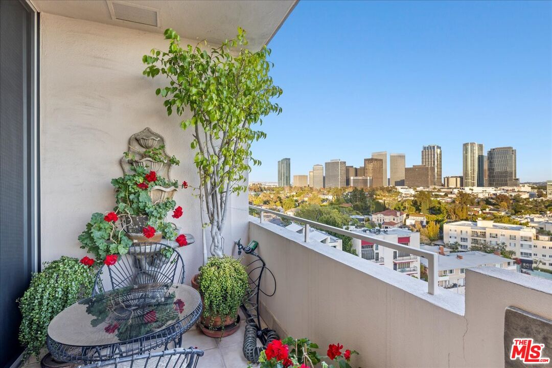 1333 S Beverly Glen Blvd Unit: 904