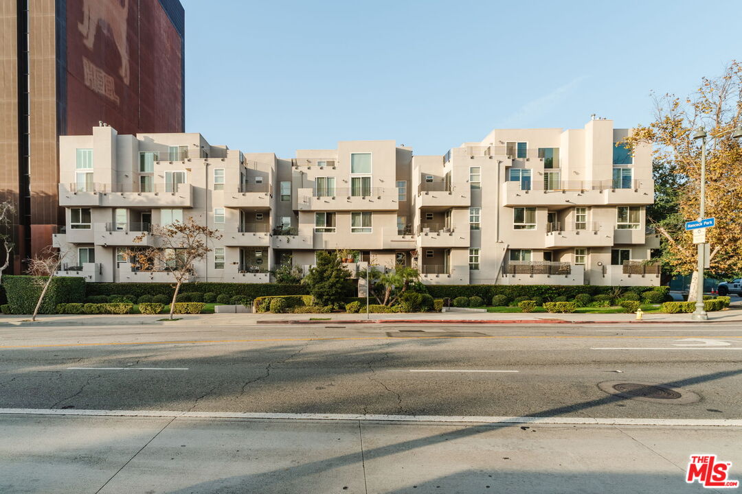 4925 Wilshire Blvd Unit: 103