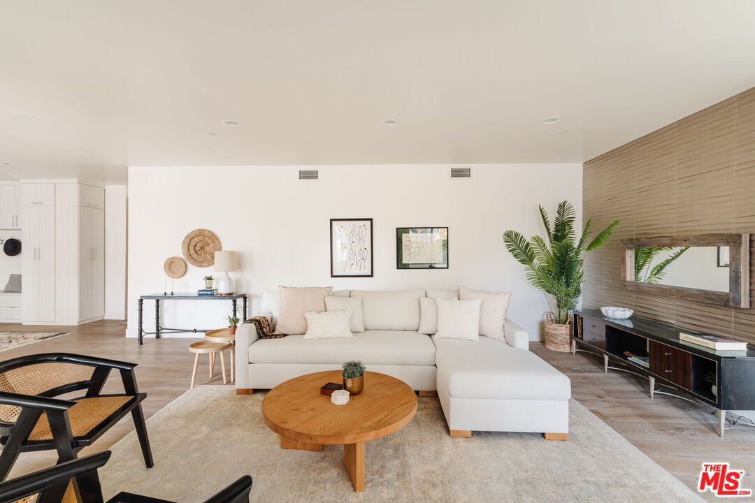 4925 Wilshire Blvd Unit: 103