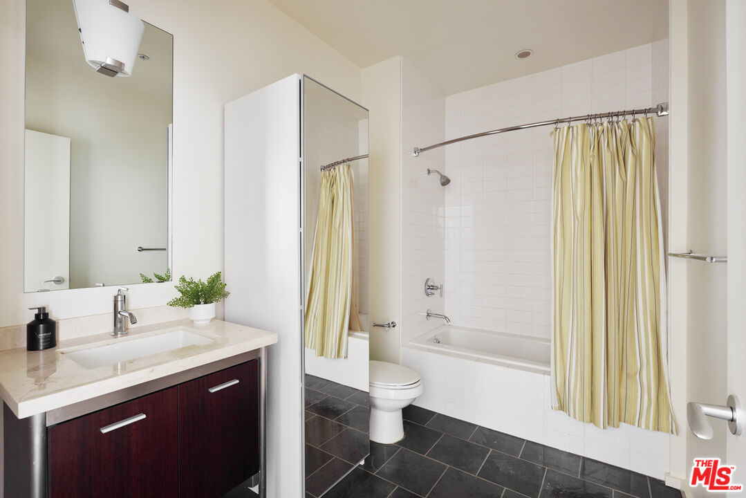 1155 S Grand Ave Unit: 1307