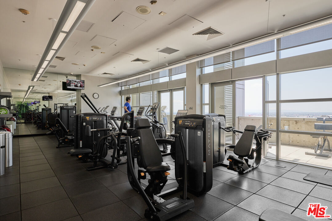 1155 S Grand Ave Unit: 1307