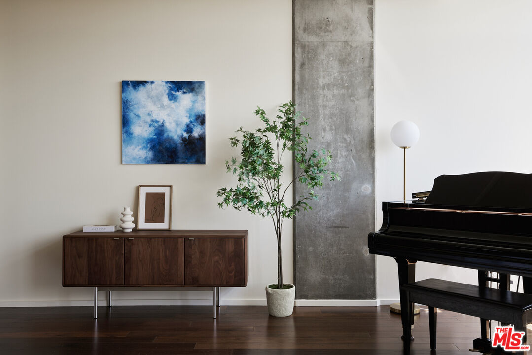 1155 S Grand Ave Unit: 1307