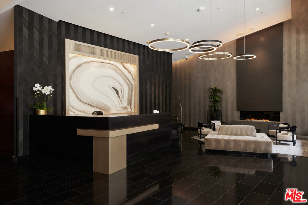 1155 S Grand Ave Unit: 1307