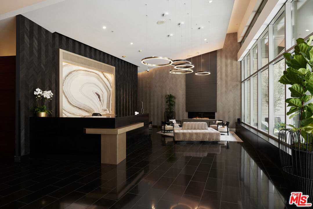 1155 S Grand Ave Unit: 1307