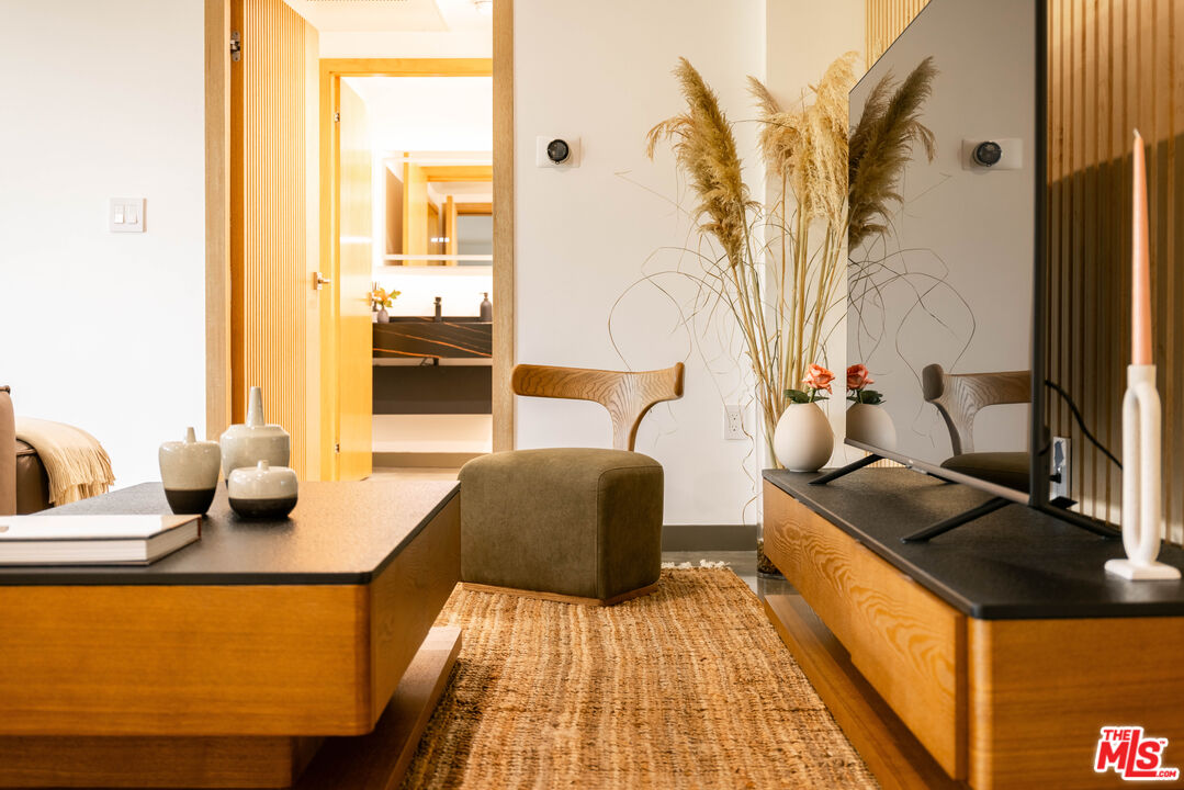 547 N Sweetzer Ave Unit: 103