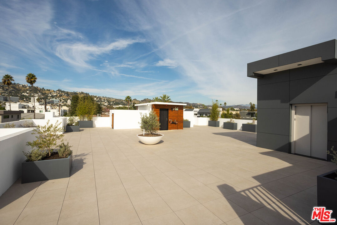 547 N Sweetzer Ave Unit: 103