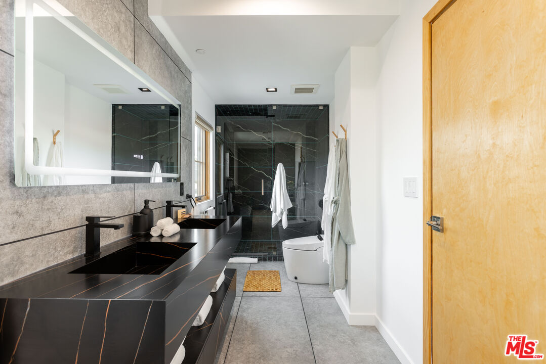 547 N Sweetzer Ave Unit: 103