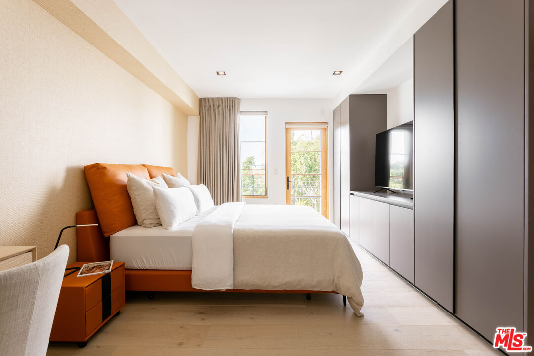 547 N Sweetzer Ave Unit: 103