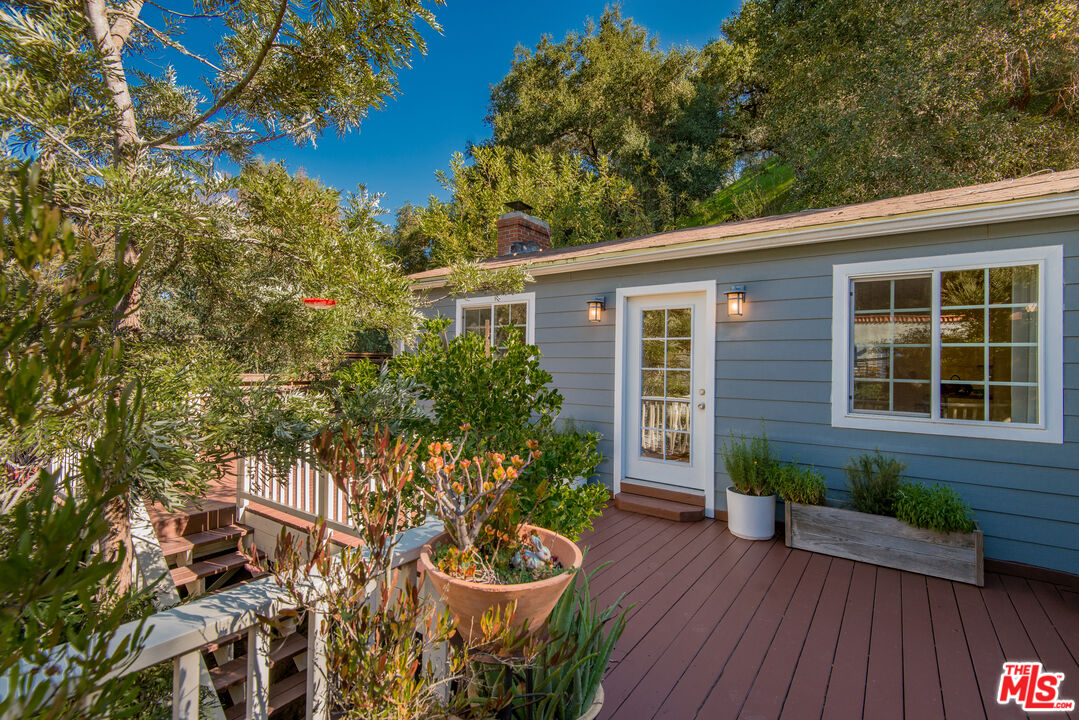 8530 Lookout Mountain Ave