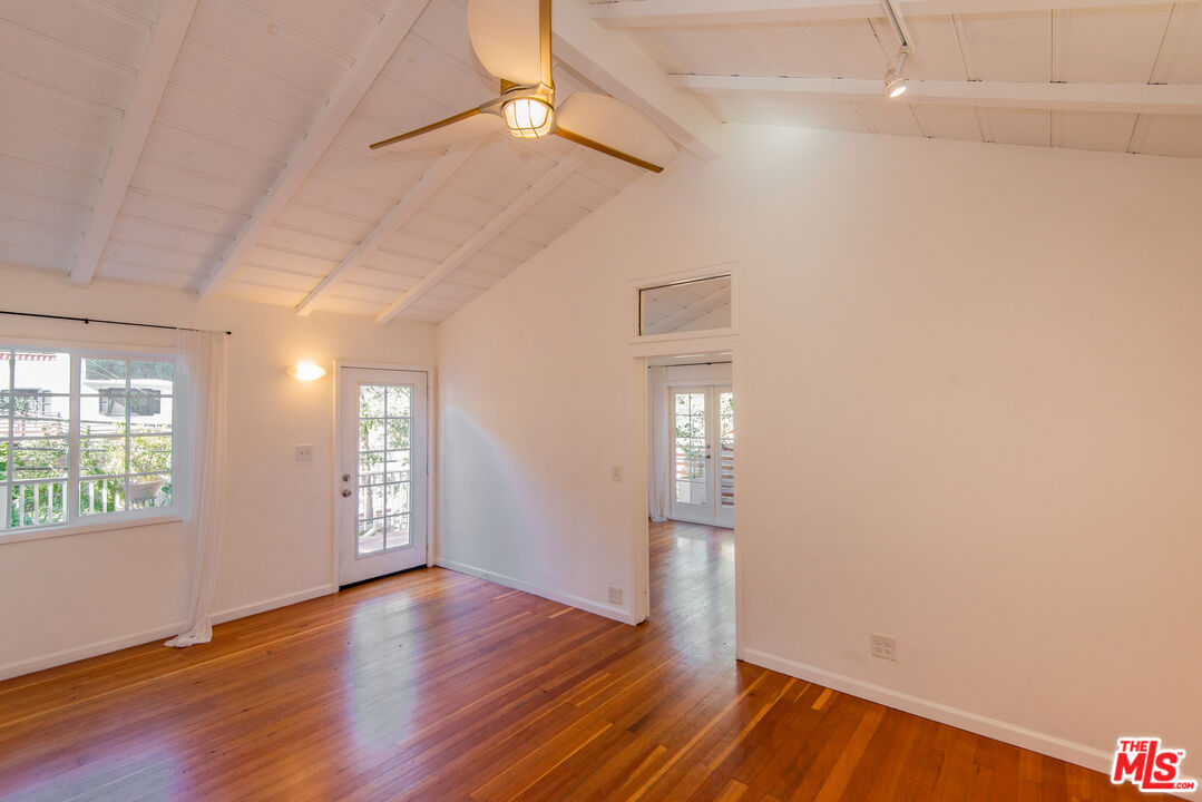 8530 Lookout Mountain Ave