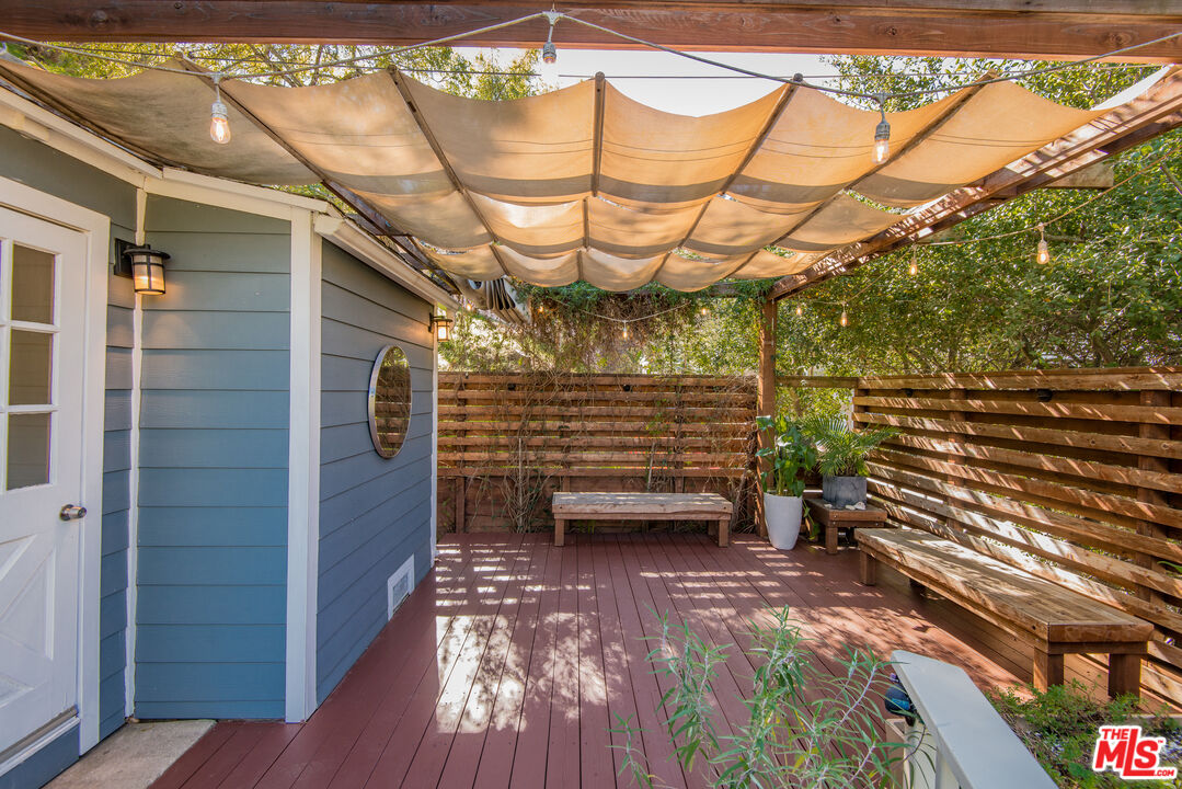 8530 Lookout Mountain Ave