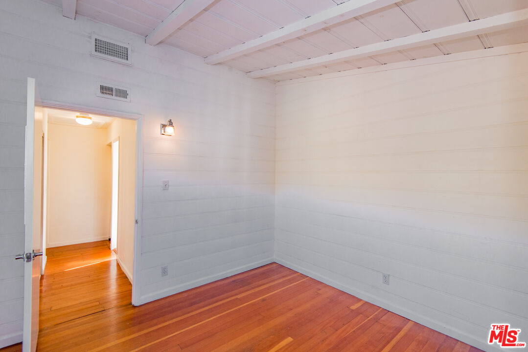 8530 Lookout Mountain Ave