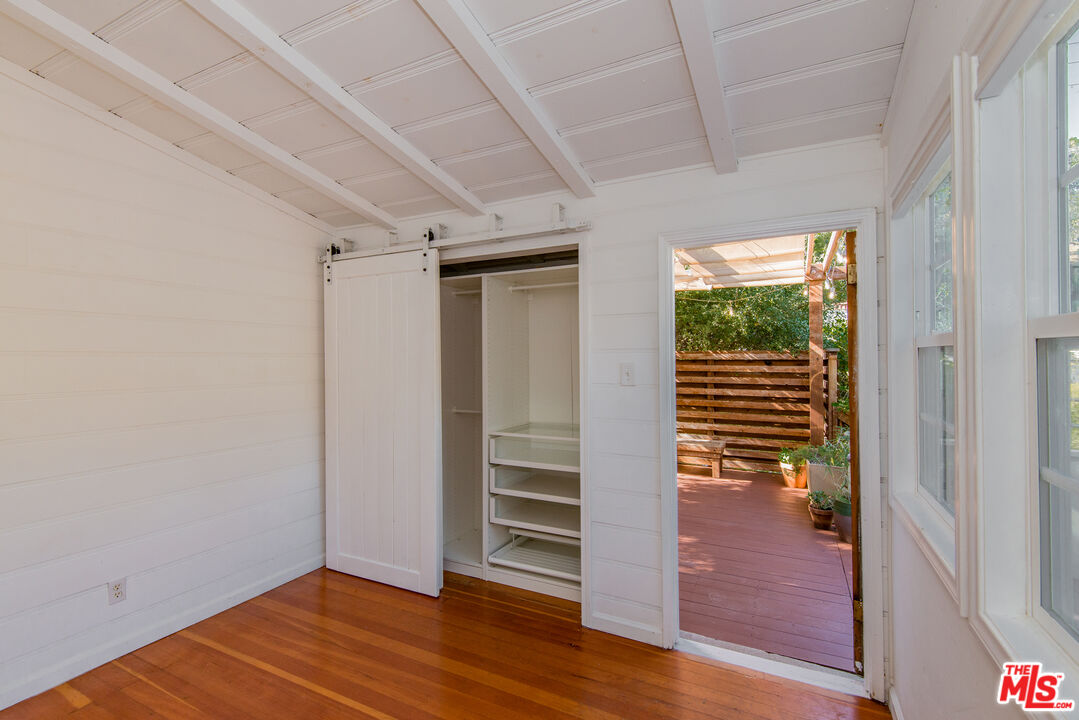 8530 Lookout Mountain Ave