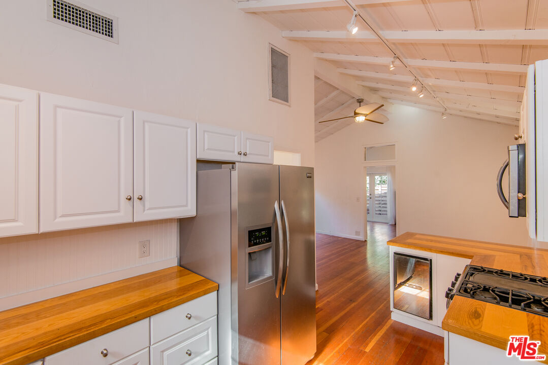 8530 Lookout Mountain Ave