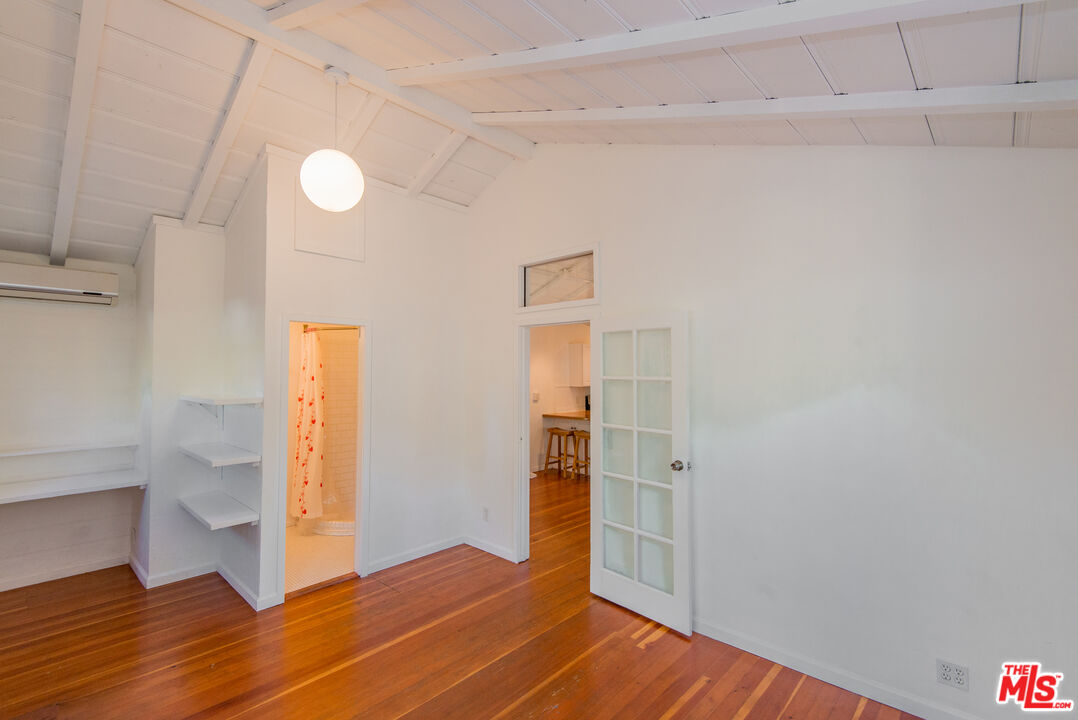 8530 Lookout Mountain Ave