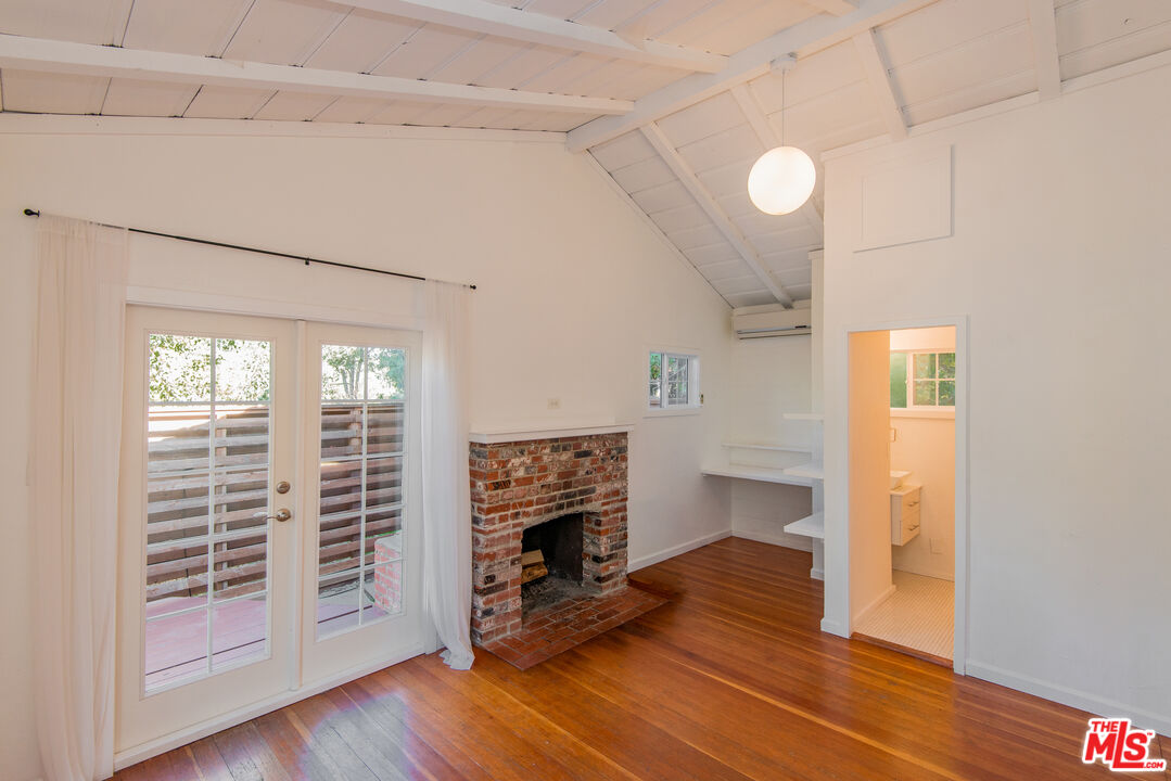 8530 Lookout Mountain Ave