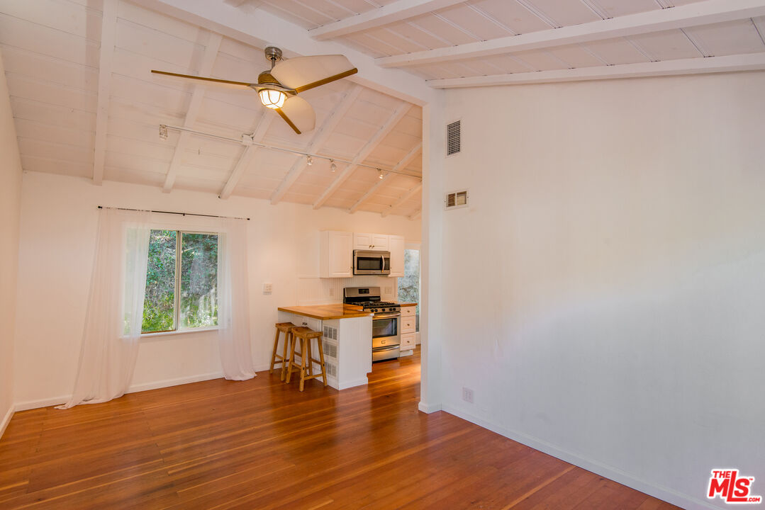 8530 Lookout Mountain Ave