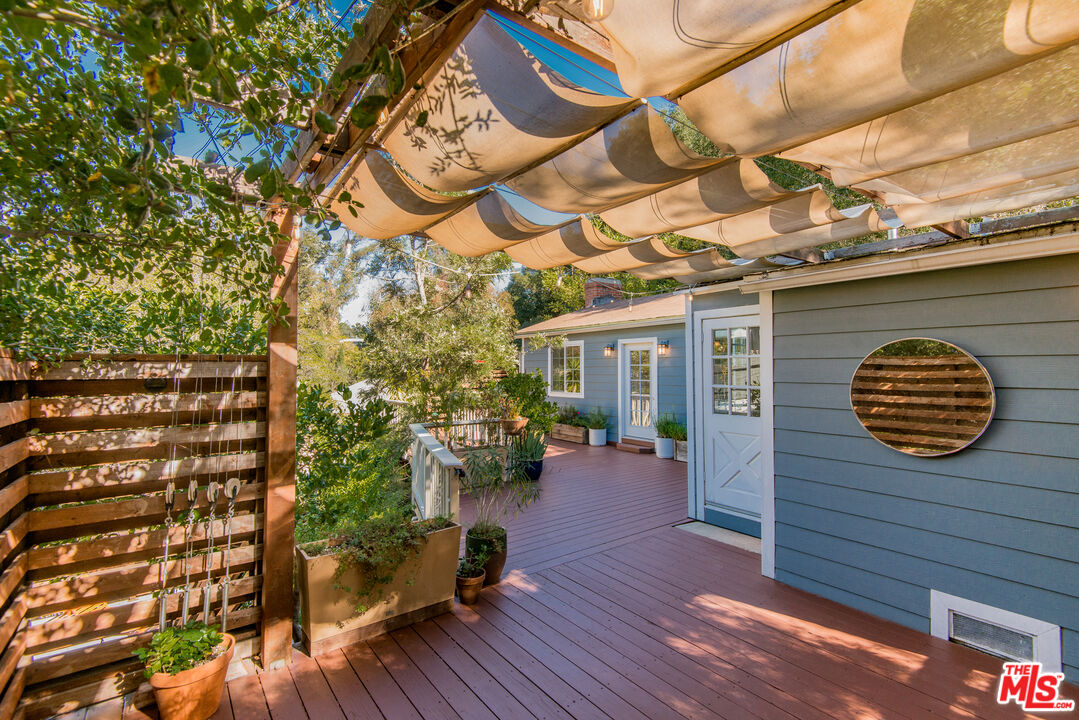 8530 Lookout Mountain Ave