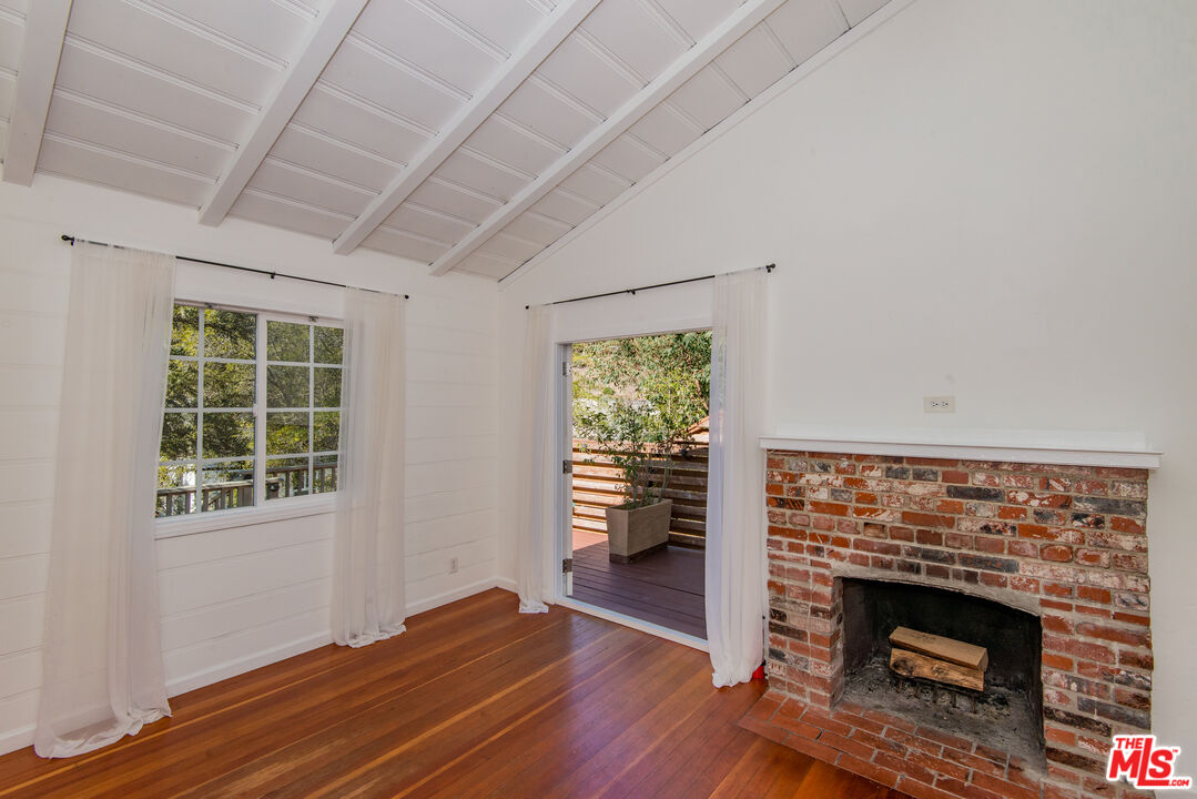 8530 Lookout Mountain Ave